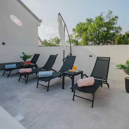 Villa Tranquil Getaway With Pool And Garden *