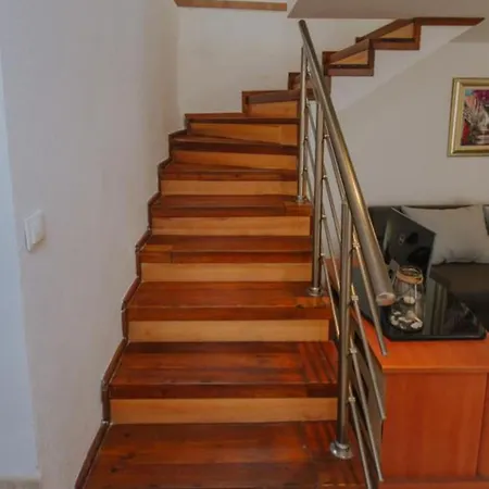 Villa Tranquil Getaway With Pool And Garden *