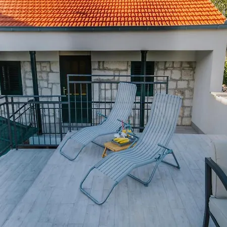 Villa Tranquil Getaway With Pool And Garden Prapatnica